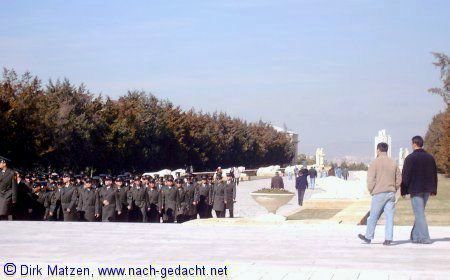 Ankara - Besichtigung des Atatrk-Mausoleums durch Soldaten