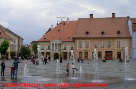 Sibiu, Hermannstadt - Fontne auf der Piaţa Mare