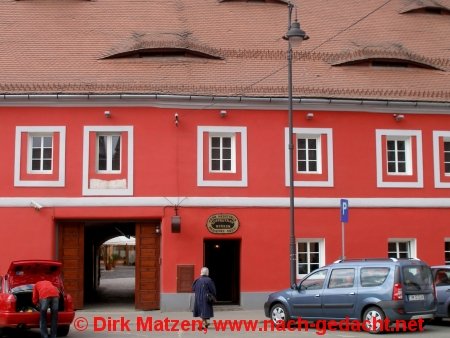 Sibiu, Hermannstadt - altes Wohnhaus, rot