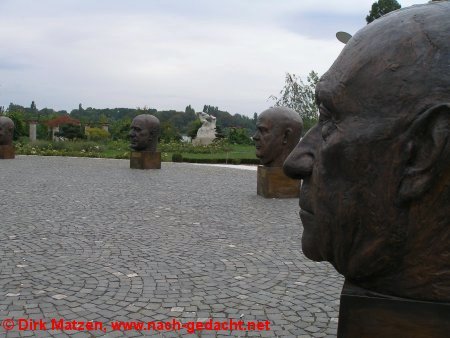 Bukarest, im Parcul Herastrau: eine Bste von Konrad Adenauer