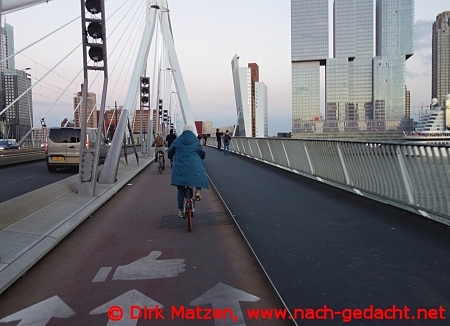 Rotterdam, Radweg auf der Erasmusbrcke