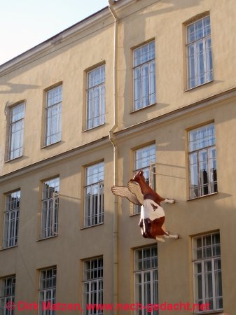Vilnius, Fliegende Kuh im Zentrum fr moderne Kunst